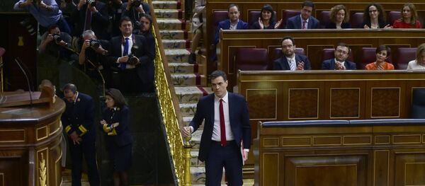 Leader of Spanish Socialist Party (PSOE) Pedro Sanchez (C) descends the stairs before speaking at Las Cortes in Madrid on March 1, 2016 during a parliamentary debate to vote him through as prime minister and allow the country to finally get a government. Leader of Spanish Socialist Party (PSOE) Pedro Sanchez (C) descends the stairs before speaking at Las Cortes in Madrid on March 1, 2016 during a parliamentary debate to vote him through as prime minister and allow the country to finally get a government. - Sputnik International
