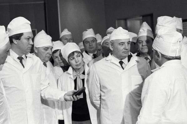 Mikhail Gorbachev and wife visit Chernobyl nuclear plant Mikhail Gorbachev and wife visit Chernobyl nuclear plant - Sputnik International