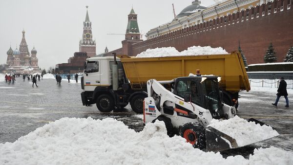 Spring, Welcome! Moscow Sees Heaviest Spring Snowstorm in Over 50 Years - Sputnik International