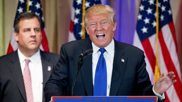 Republican presidential candidate Donald Trump, accompanied by New Jersey Gov. Chris Christie. - Sputnik International
