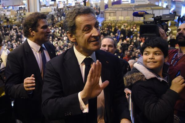 French right-wing Les Republicains (LR) party President, Nicolas Sarkozy (C) waves as he visits the Salon de l'Agriculture (Agriculture Fair), in Paris - Sputnik International