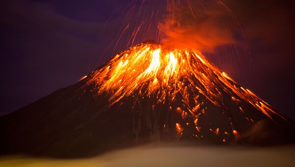 Извержение вулкана Тунгурауа на Эквадоре  - Sputnik International
