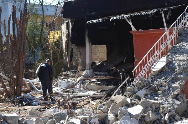 Many Cizre residents for the first time saw their homes destroyed during the 80-day curfew. Many Cizre residents for the first time saw their homes destroyed during the 80-day curfew. - Sputnik International