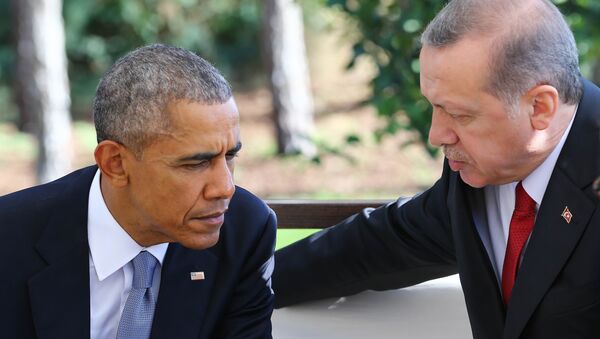 Turkish President Recep Tayyip Erdogan (R) speaks with US President Barack Obama (L) during a bilateral meeting on the sidelines of the G20 Turkey Leaders Summit in Antalya. (File) - Sputnik International