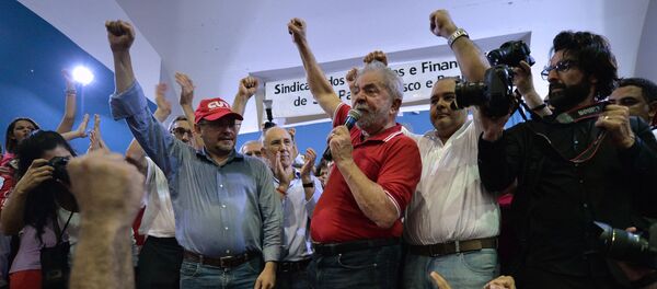 Brazilian former president Luiz Inacio Lula da Silva attends a meeting organized by unionists and members of the Workers Party (PT) in Sao Paulo downtown Brazil on March 4, 2016 Brazilian former president Luiz Inacio Lula da Silva attends a meeting organized by unionists and members of the Workers Party (PT) in Sao Paulo downtown Brazil on March 4, 2016 - Sputnik International