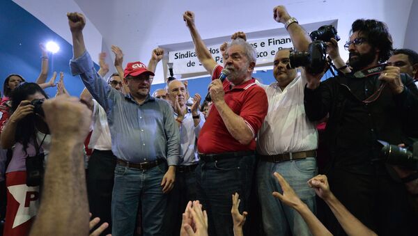 Brazilian former president Luiz Inacio Lula da Silva attends a meeting organized by unionists and members of the Workers Party (PT) in Sao Paulo downtown Brazil on March 4, 2016 - Sputnik International