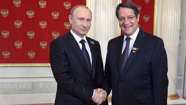 President Vladimir Putin, left, and President of Cyprus Nicos Anastasiades during the welcome reception for foreign delegation heads and honorary guests in the Kremlin (File) - Sputnik International
