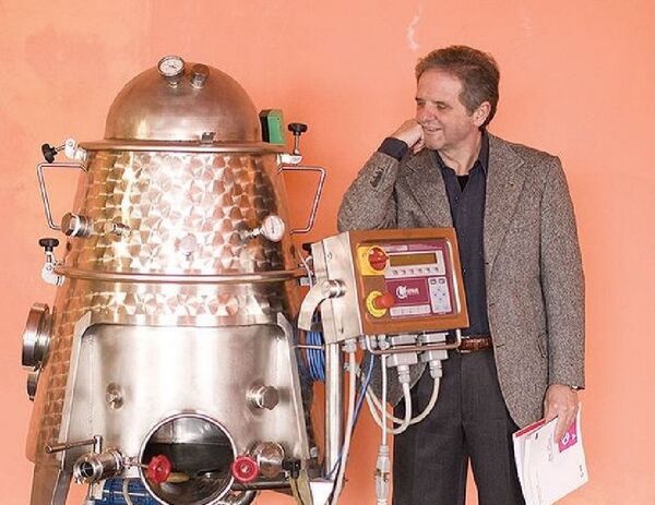 The Genesis wine robot responsible for initial stage of wine production. - Sputnik International