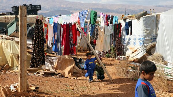 Syrian refugee children stand on November 15, 2015, at a makeshift camp by Taybeh village, in Lebanon's eastern Bekaa Valley - Sputnik International
