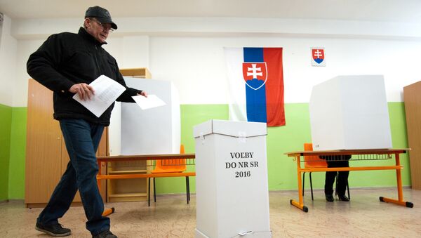 A man casts his vote during the general elections in Trnava, Slovakia, on March 5, 2016 - Sputnik International