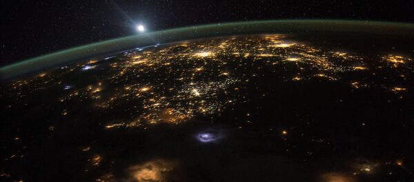 Astronaut Scott Kelly posted this photo taken from the International Space Station to Twitter on August 10, 2015 with the caption, #GoodMorning to those in the western #USA. Looks like there's a lot going on down there. Astronaut Scott Kelly posted this photo taken from the International Space Station to Twitter on August 10, 2015 with the caption, #GoodMorning to those in the western #USA. Looks like there's a lot going on down there. - Sputnik International