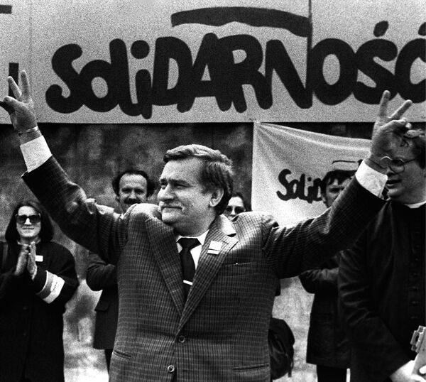 Polish President and Solidarity founding leader Lech Walesa shows v-sign in front of Solidarity poster during his presidential campaign in Plock in this May 7, 1989 file photo Polish President and Solidarity founding leader Lech Walesa shows v-sign in front of Solidarity poster during his presidential campaign in Plock in this May 7, 1989 file photo - Sputnik International