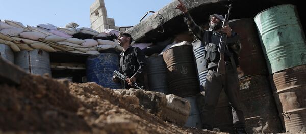 Syrian rebel fighters from the Failaq al-Rahman brigade opposed to the regime man a position in the town of Arbin in the eastern Ghouta region on the outskirts of the capital Damascus on February 26, 2016 Syrian rebel fighters from the Failaq al-Rahman brigade opposed to the regime man a position in the town of Arbin in the eastern Ghouta region on the outskirts of the capital Damascus on February 26, 2016 - Sputnik International
