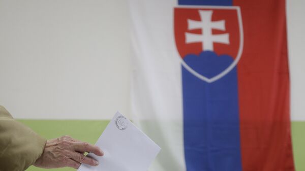 A woman casts her vote during general elections in Trnava, Slovakia, Saturday, March 5, 2016 - Sputnik International