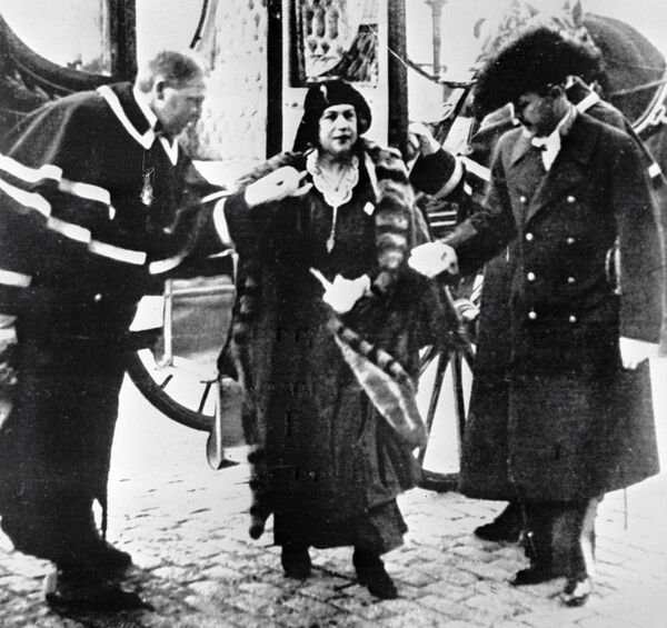 Alexandra Kollontai arriving at the Royal Palace to present her credentials Alexandra Kollontai arriving at the Royal Palace to present her credentials - Sputnik International