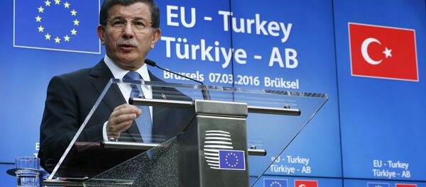 Turkish Prime Minister Ahmet Davutoglu speaks at a news conference at the end of a EU-Turkey summit in Brussels March 8, 2016. Turkish Prime Minister Ahmet Davutoglu speaks at a news conference at the end of a EU-Turkey summit in Brussels March 8, 2016. - Sputnik International