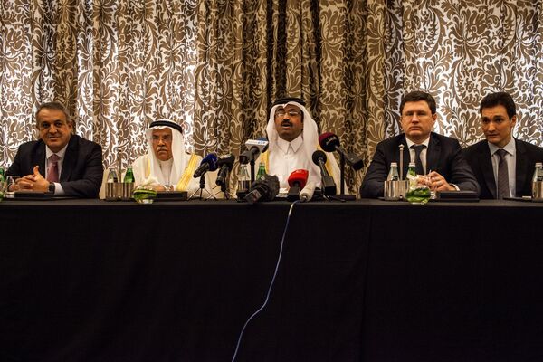 Qatar's Minister of Energy and Industry Mohammed Saleh al-Sada (C),Saudi Arabia's minister of Oil and Mineral Resources Ali al-Naimi (C-L), Venezuela's minister of petroleum and mining Eulogio Del Pino (L), and Russia's Energy Minister Alexander Novak (C-R) attend a press conference on February 16, 2016 in the Qatari capital Doha - Sputnik International