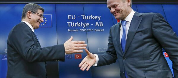 Turkish Prime Minister Ahmet Davutoglu (L) shakes hands with European Council President Donald Tusk after a news conference at the end of a EU-Turkey summit in Brussels March 8, 2016. Turkish Prime Minister Ahmet Davutoglu (L) shakes hands with European Council President Donald Tusk after a news conference at the end of a EU-Turkey summit in Brussels March 8, 2016. - Sputnik International