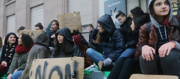 Students sit outside their high school in Paris, Wednesday , March 9, 2016. Students sit outside their high school in Paris, Wednesday , March 9, 2016. - Sputnik International