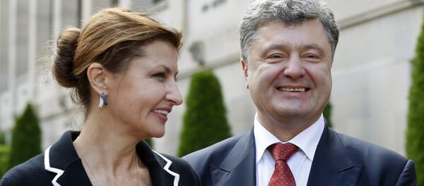 Ukraine's President Petro Poroshenko (R) and his wife Maryna (R) - Sputnik International