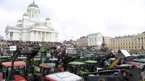 Farmers from different parts of Finland with their tractors participate in a demonstration over declining agricultural earnings in Helsinki, Finland, March 11, 2016. - Sputnik International