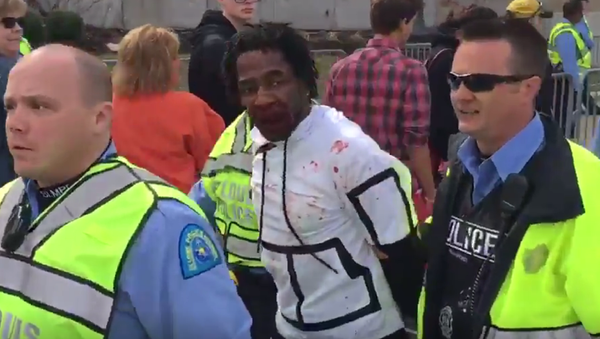 Ferguson Protester Beaten Bloody Outside St. Louis Trump Rally - Sputnik International