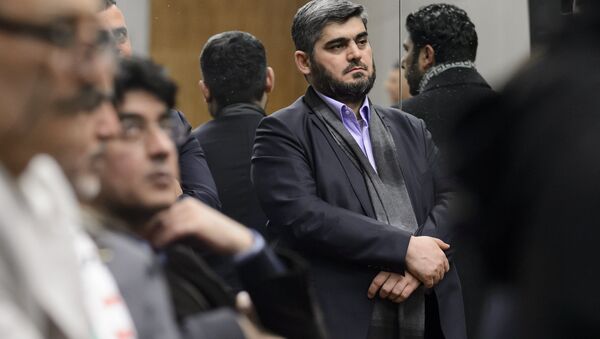 Chief negotiator for the main Syrian opposition body and rebel group Army of Islam, Mohammed Alloush (C) stands during a press conference after Syrian peace talks on February 3, 2016 in Geneva. (File) - Sputnik International