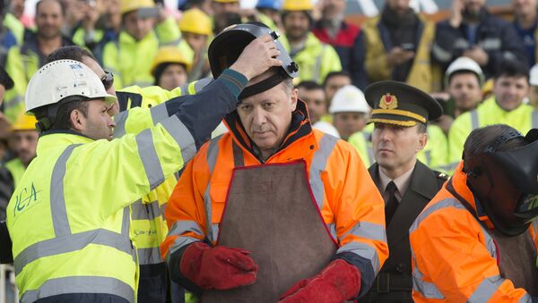 Turkey's President Tayyip Erdogan prepares for the welding of the final section of the Yavuz Sultan Selim Bridge, the Third Bosphorus Bridge, during a ceremony in Istanbul, Turkey, March 6, 2016 - Sputnik International
