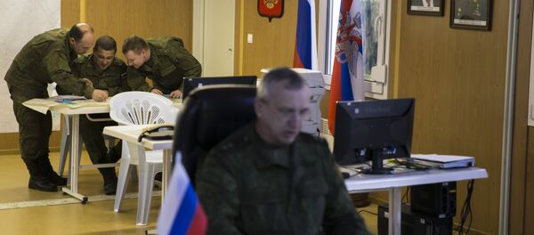 Russian officers talk over a map in the Russian military coordination center at Hmeimim air base in Syria, Friday, March 4, 2016 Russian officers talk over a map in the Russian military coordination center at Hmeimim air base in Syria, Friday, March 4, 2016 - Sputnik International