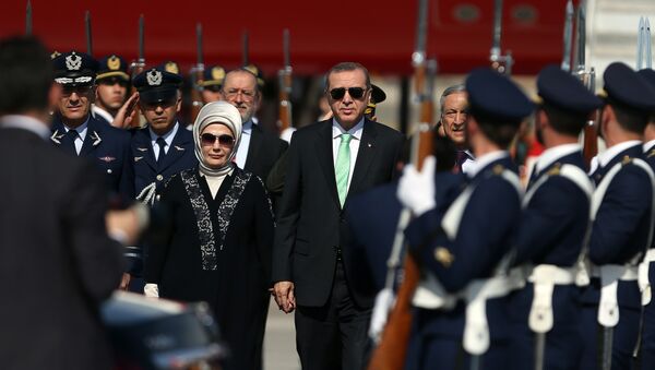 Turkish President Recep Tayyip Erdogan, right, and his wife, Emine, arrive at the airport in Santiago, Chile, Sunday, Jan. 31, 2016 - Sputnik International