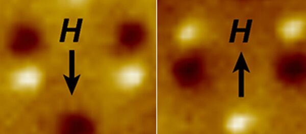 Magnetic microscope image of three nanomagnetic computer bits Magnetic microscope image of three nanomagnetic computer bits - Sputnik International