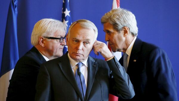 French Foreign Minister Jean-Marc Ayrault (C), U.S. Secretary of State John Kerry (R) and German Foreign Minister Frank-Walter Steinmeier attend a news conference after meeting over the crisis in the Mideast, at the Quai d'Orsay ministry in Paris, France, March 13, 2016 - Sputnik International