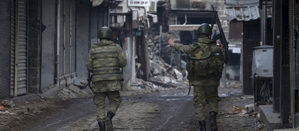 Turkish soldiers patrol in Sur district, which is partially under curfew, in the Kurdish-dominated southeastern city of Diyarbakir, Turkey February 26, 2016 Turkish soldiers patrol in Sur district, which is partially under curfew, in the Kurdish-dominated southeastern city of Diyarbakir, Turkey February 26, 2016 - Sputnik International