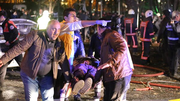 Rescuers carry a victim on a stretcher at the scene of a blast in Ankara on March 13, 2016. - Sputnik International