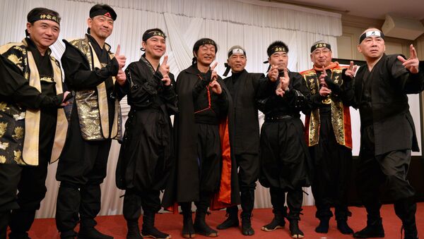 Governors and mayors from Mie, Shiga, Kanagawa prefecture and former tourism agency chief Hiroshi Mizohata (R) pose in ninja costumes for photos as they hold a press conference in Tokyo on March 8, 2015 - Sputnik International