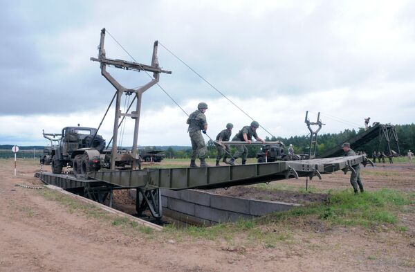 Russian servicemen train to launch a bridge over an obstacle prior to the engineer troops competition Safe Route held in Nizhny Novgorod Region. File photo - Sputnik International