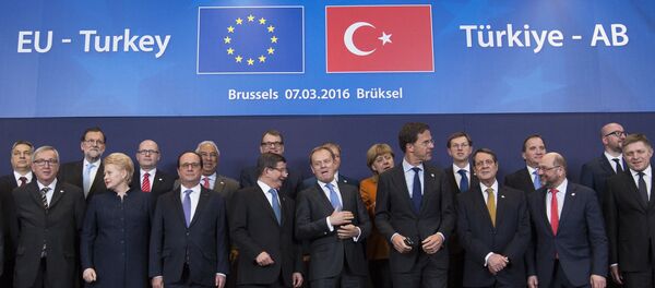 Turkish Prime Minister Ahmet Davutoglu (C) poses with European Union leaders during a EU-Turkey summit in Brussels, as the bloc is looking to Ankara to help it curb the influx of refugees and migrants flowing into Europe, March 7, 2016 Turkish Prime Minister Ahmet Davutoglu (C) poses with European Union leaders during a EU-Turkey summit in Brussels, as the bloc is looking to Ankara to help it curb the influx of refugees and migrants flowing into Europe, March 7, 2016 - Sputnik International