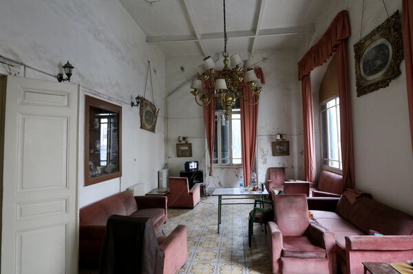 A picture taken on the government controlled side of Aleppo on November 17, 2014, shows the reception hall of the Baron Hotel, the oldest hotel in the northern Syrian city A picture taken on the government controlled side of Aleppo on November 17, 2014, shows the reception hall of the Baron Hotel, the oldest hotel in the northern Syrian city - Sputnik International