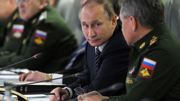Russian President Vladimir Putin, second right, speak with Russian Defense Minister Sergei Shoigu, right, as he attends a meeting with top military and leaders of military industry in the Defense Ministry in in Moscow, Russia, Friday, March 11, 2016 - Sputnik International