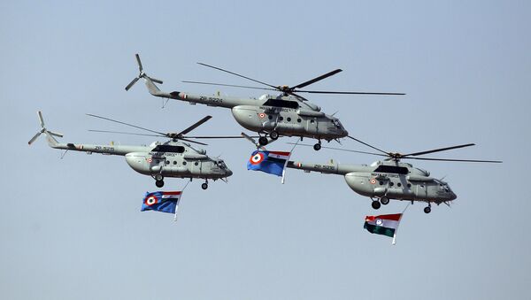 Helicopters of the Indian air force display Indian national flag and Indian air force flag during the Presidents' Standard Presentation (PSP) held at Jamnagar Air Force Station in the western state of Gujarat, India March 4, 2016 - Sputnik International