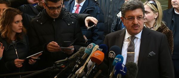 High Negotiations Committee (HNC) spokesman Salem al-Meslet (R) addresses the media during a press conference on the eve of the second round of Syrian peace talks in Geneva on March 13, 2016 High Negotiations Committee (HNC) spokesman Salem al-Meslet (R) addresses the media during a press conference on the eve of the second round of Syrian peace talks in Geneva on March 13, 2016 - Sputnik International