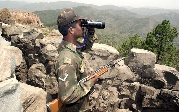 An Indian soldier looks through binoculars at a forward post somewhere in Mendhar sector 200 meters from the Line of Control separating Indian and Pakistan held Kashmir, some 100 Kms southwest of Srinagar (File) - Sputnik International