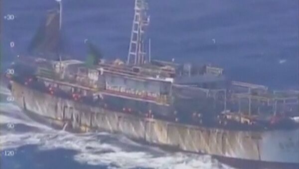 An aerial view of a Chinese flagged fishing vessel, the China Yan Lu Yuan Yu 010, off Argentina's Atlantic coast in this still image taken from video, March 14, 2016 - Sputnik International
