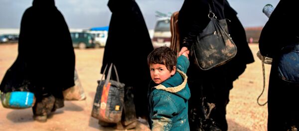 Syrian refugees fleeing Aleppo. Syrian refugees fleeing Aleppo. - Sputnik International