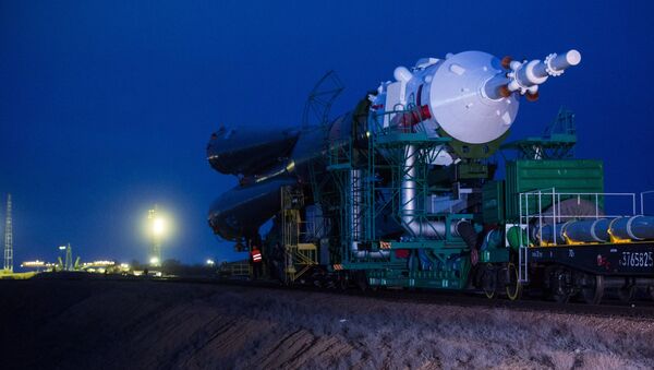 Soyuz-FG launch vehicle with manned Soyuz-TMA-20M spacecraft mounted at first Gagarinskaya launch pad - Sputnik International