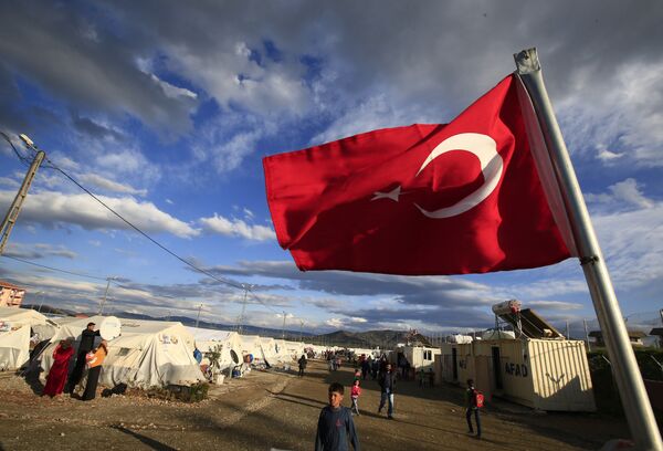 Turkish flag flies at the refugee camp for Syrian refugees in Islahiye, Gaziantep province, southeastern Turkey,Wednesday, March 16, 2016. Turkish flag flies at the refugee camp for Syrian refugees in Islahiye, Gaziantep province, southeastern Turkey,Wednesday, March 16, 2016. - Sputnik International