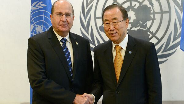 UN Secretary-General Ban Ki-moon (R) greets Israel's Defense Minister Moshe Ya'alon - Sputnik International