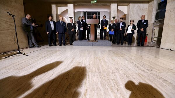 The delegation of the High Negotiations Committee (HNC) attends a news conference after a meeting during Syria peace talks at the United Nations in Geneva, Switzerland - Sputnik International