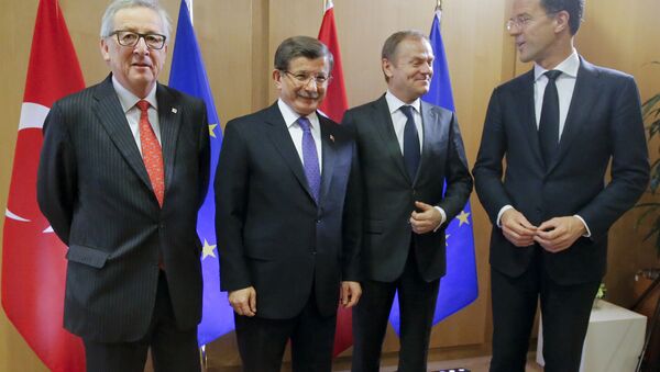 Turkish Prime Minister Ahmet Davutoglu, second left, poses with from left, European Commission President Jean-Claude Juncker, European Council President Donald Tusk and Dutch Prime Minister Mark Rutte prior to a meeting on the sidelines of an EU summit in Brussels on Friday, March 18, 2016. - Sputnik International