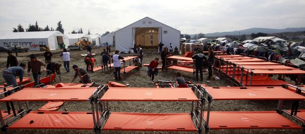 Humanitarian workers prepare new beds for the migrants in the camp at the northern Greek border post of Idomeni, Greece, Friday, March 18, 2016. Humanitarian workers prepare new beds for the migrants in the camp at the northern Greek border post of Idomeni, Greece, Friday, March 18, 2016. - Sputnik International